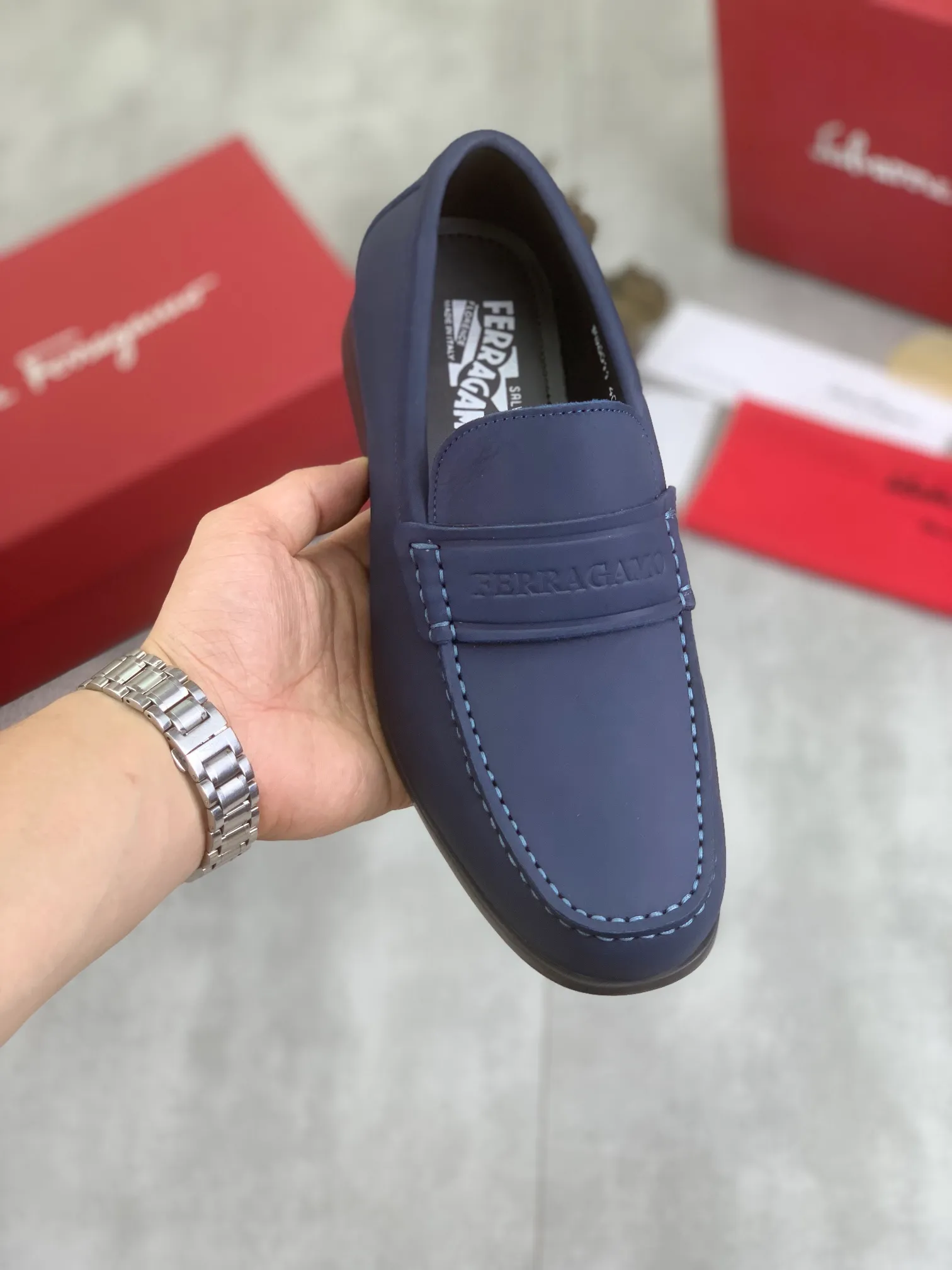 Men's Men's Shoes 💰P460💰[New Style] Water-dyed Niuli 🆘[Salvatore Ferragamo] Ferragamo's latest casual business leather shoes for men! Available at counters simultaneously! The fabric is made of specially imported original calfskin, and the interior is made of imported water-dyed cowhide. It is absolutely luxurious and leads the fashion trend. Matching code: 38-45; 3⃣️ colors available